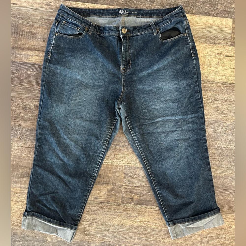 Style & Co Dark Wash Denim Capri Pants Size 18W Straight Leg Classic Fit